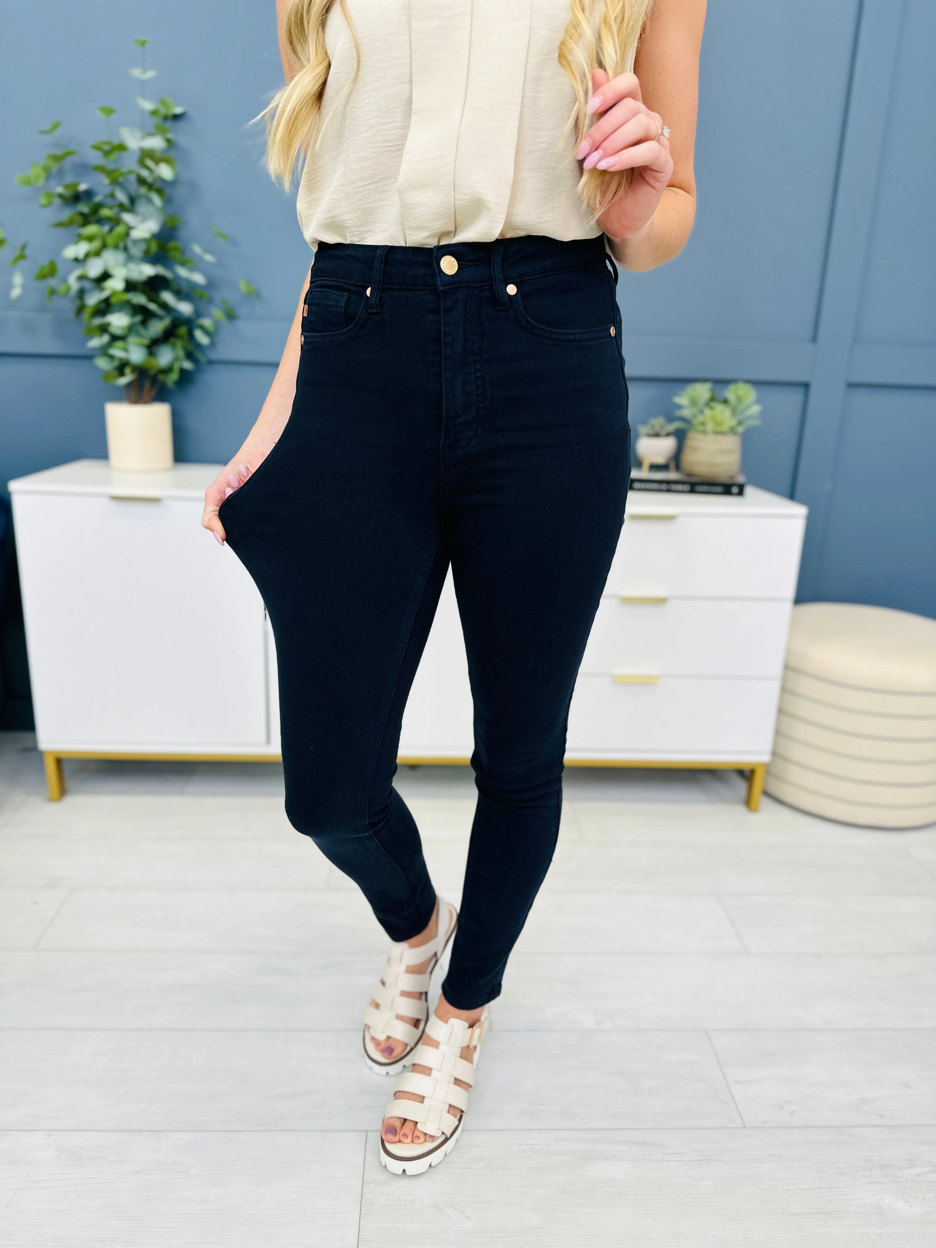 Judy Blue Noticeably Navy Tummy Control Skinny Jeans in Reg/Curvy