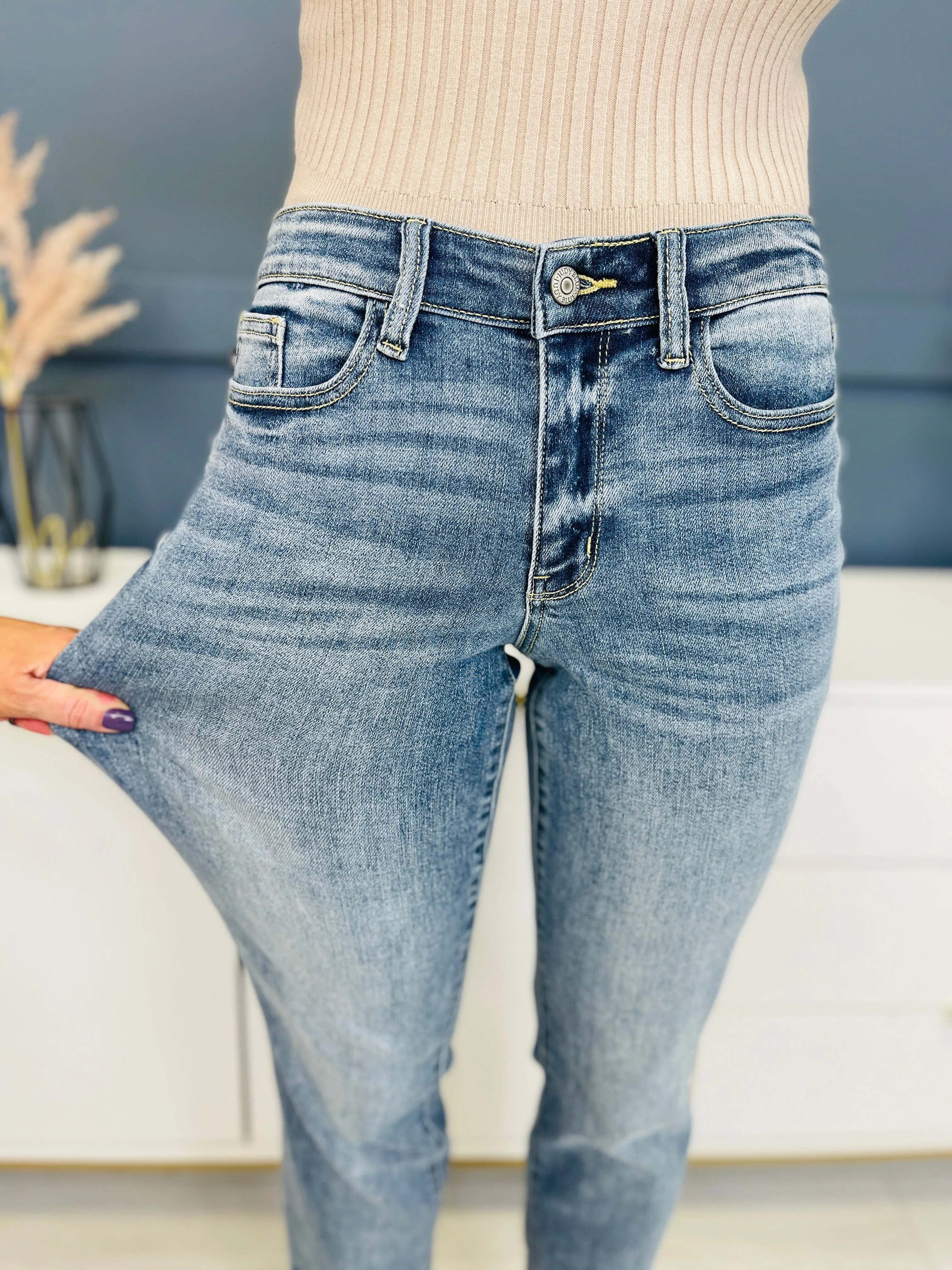 Judy Blue The Bleach Boys Midrise Boyfriend Jeans in Reg/Curvy