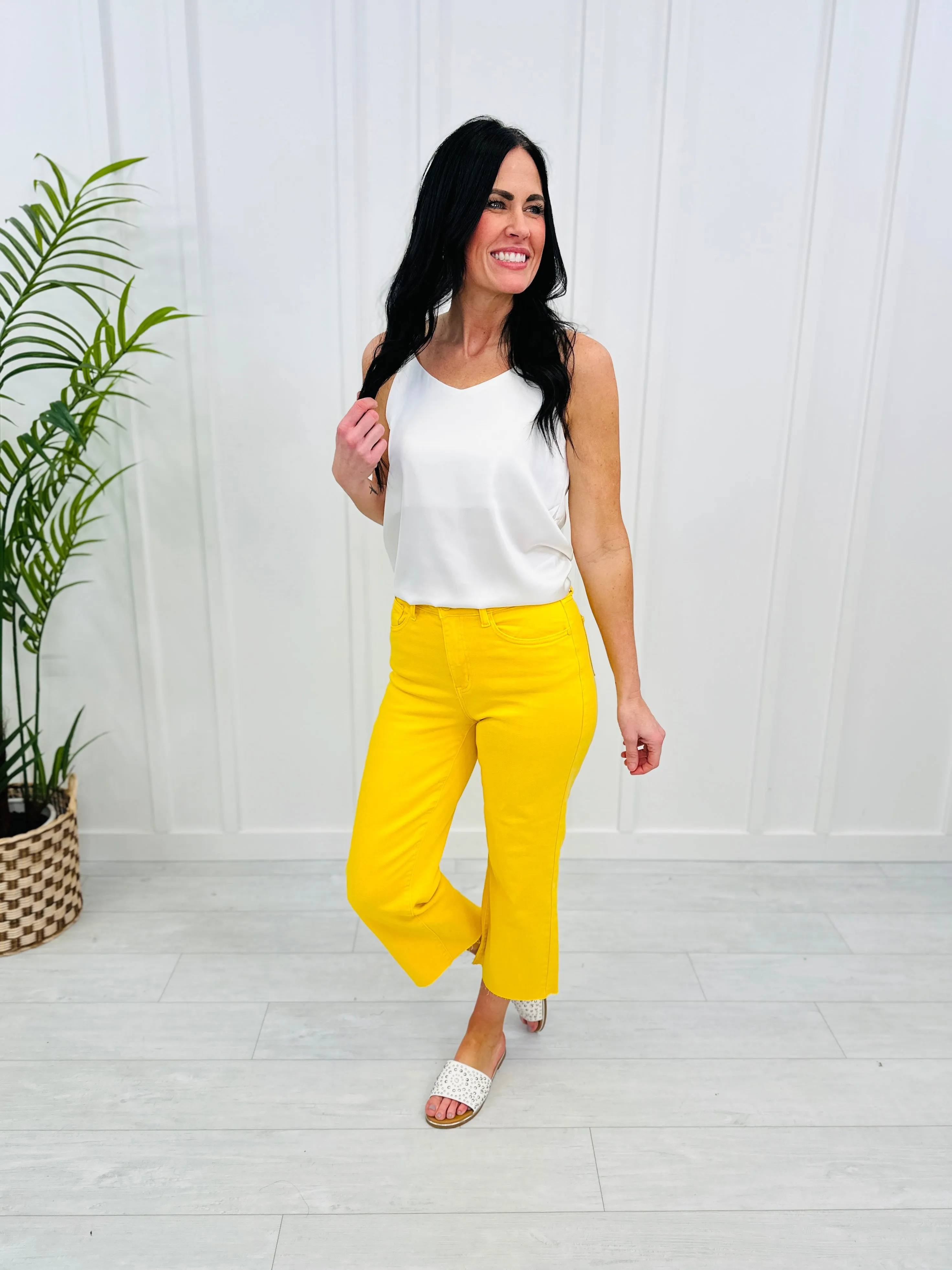 Judy Blue Walking on Sunshine Cropped Wide Leg Jeans in Reg/Curvy