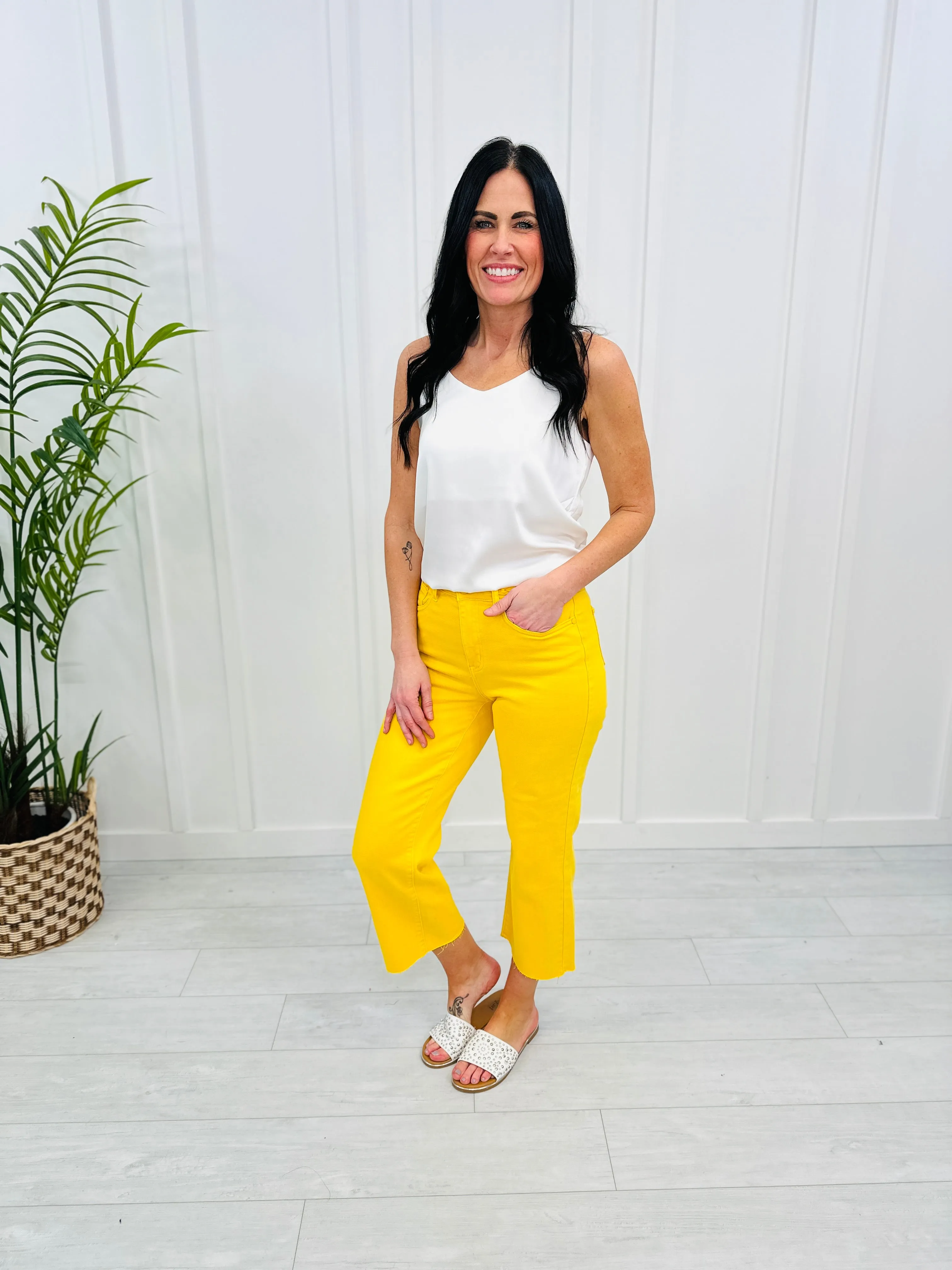 Judy Blue Walking on Sunshine Cropped Wide Leg Jeans in Reg/Curvy