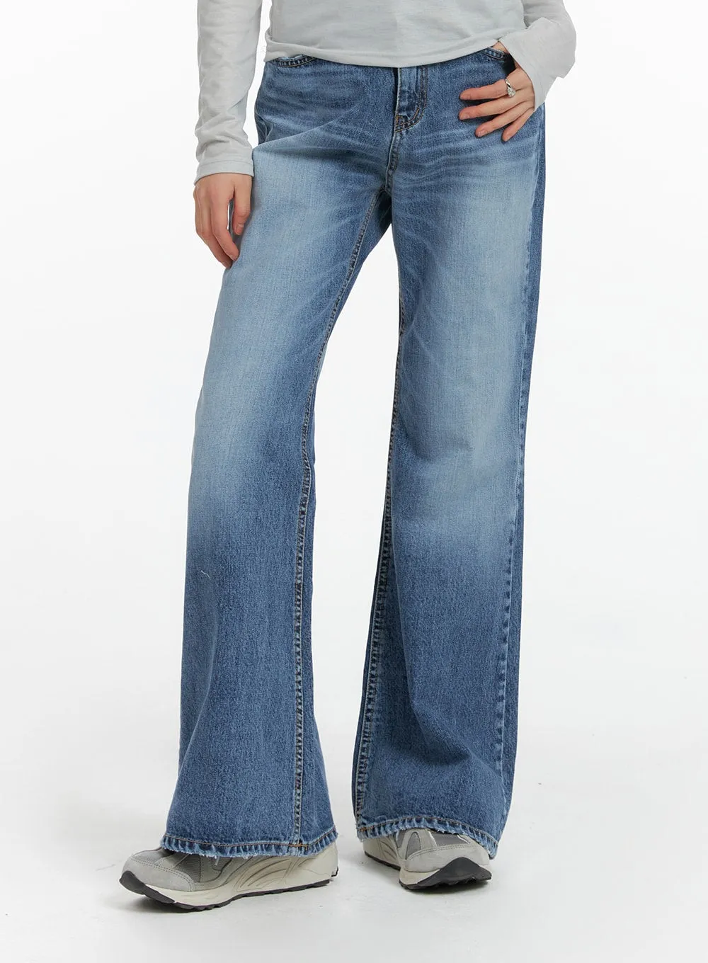 Light Wash Bootcut Jeans CF422