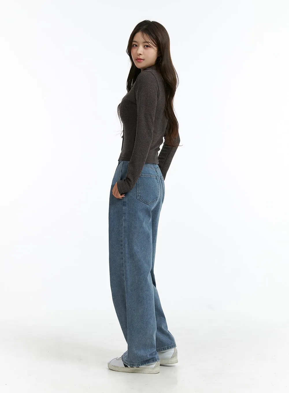 Pintuck Washed Straight Leg Jeans OJ412