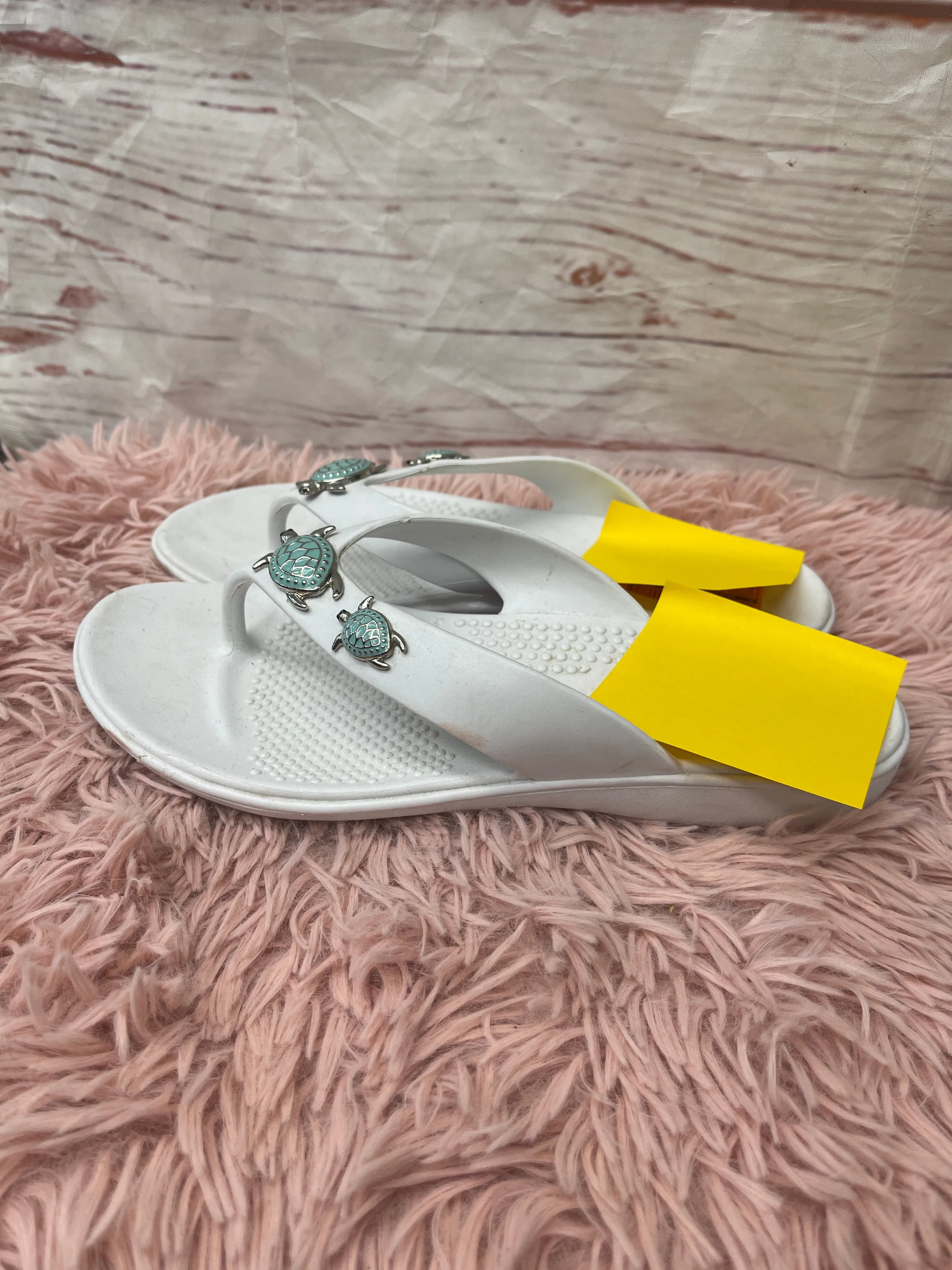 Sandals Flip Flops By Clothes Mentor  Size: 8